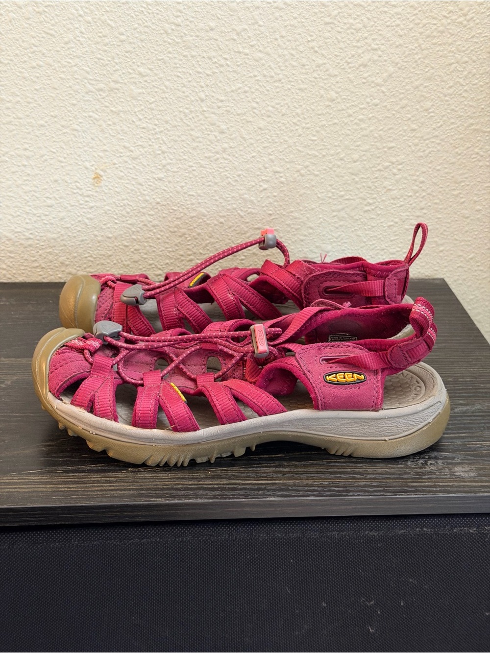 KEEN Whisper Sandal Womens Size 8 Burgundy Waterproof Outdoor Hiking Strappy